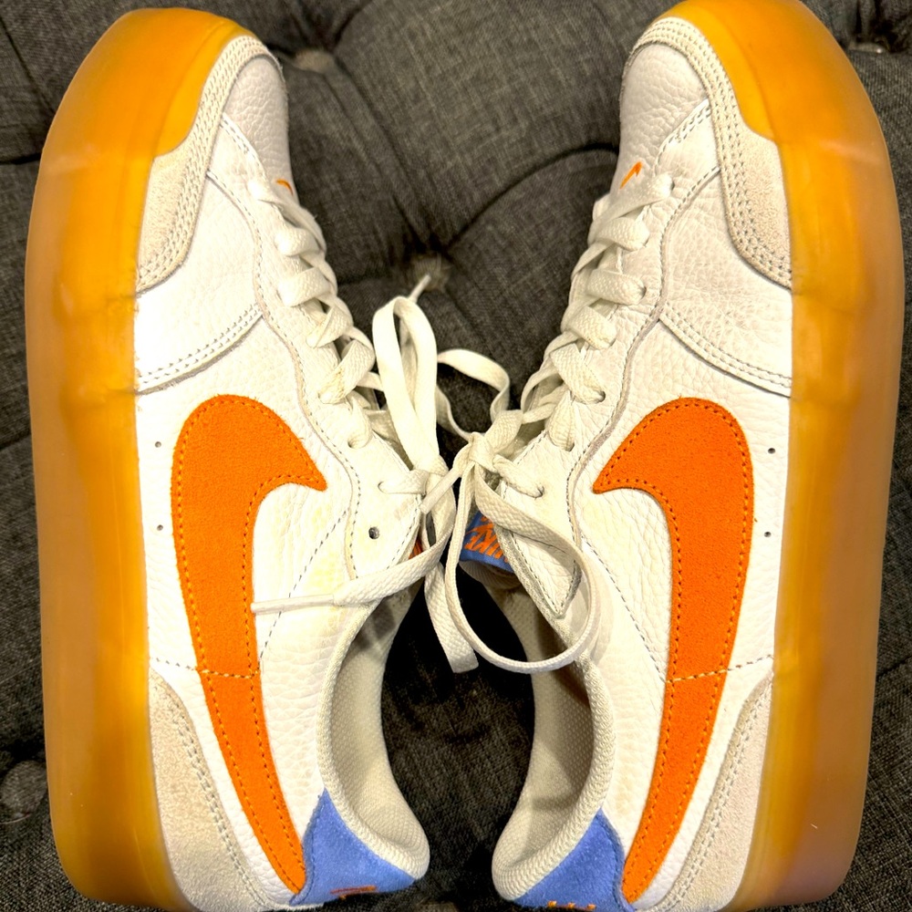 EUC Rarely worn Sz 9 Nike SB Zoom Pogo Plus Sneakers in white, orange and blue.